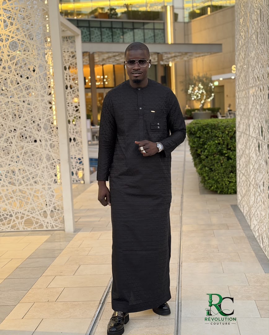 Boubou Noir Motifs Discrets